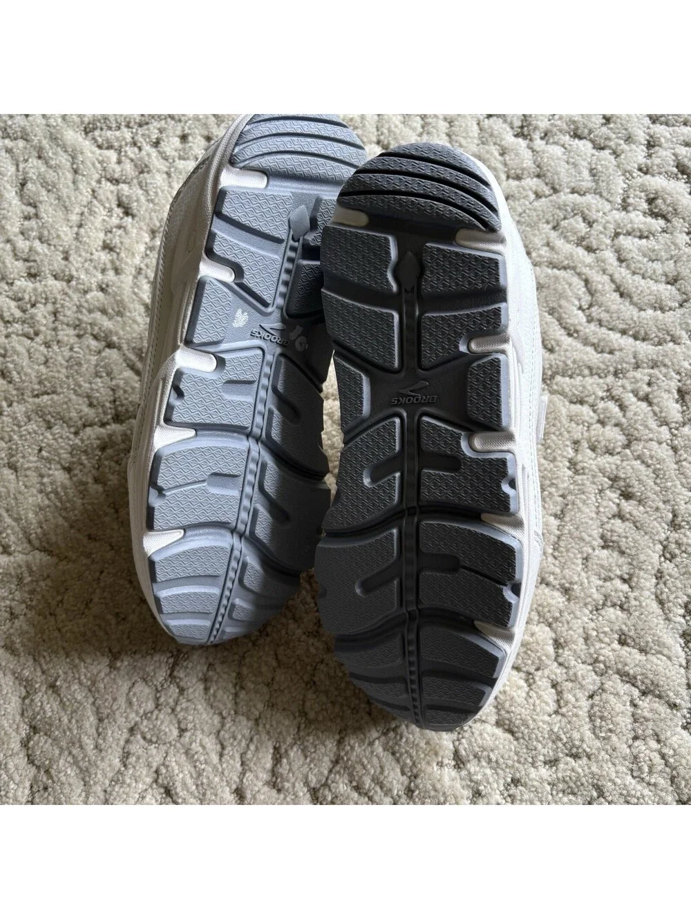 Brooks Addiction Walker Women's Size 9.5 Shoes Strap Sneakers White